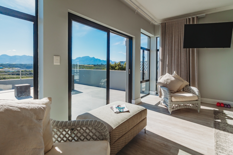 4 Bedroom Property for Sale in Herolds Bay Western Cape
